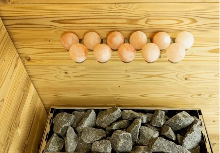 Польза гималайской соли в сауне и способы ее использования.