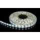Светильник теплого белого цвета 3528, степень защиты IP65, расстояние до 5 м.