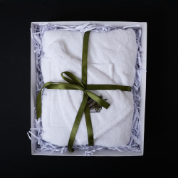 Подарочный набор для Нее - БЕЛЫЙ, 75x140 см, в подарочной коробке. Фартук и шапочка для сауны  Подарочный набор для Нее - БЕЛЫЙ, 75x140 см, в подарочной коробке. Фартук и шапочка для сауны